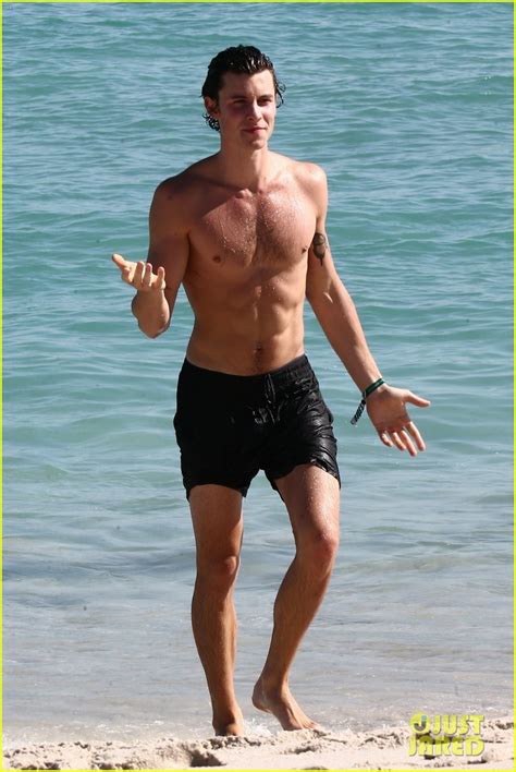 Shawn Mendes Shows Off His Shirtless Bod At The Beach In Miami Photos Photo 1334918 Photo