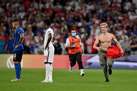 shirtless pitch invader runs onto field during euro 2020 final noti group
