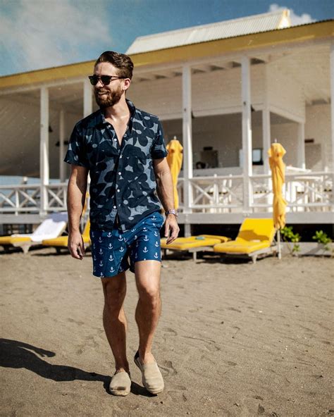 men s resort style how to look great on your next beach vacation vacation outfits men