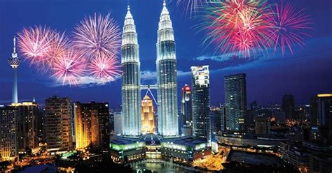 Kerajaan negeri mesti memberi perhatian utama memelihara warisan dan aset warisan untuk memajukan industri pelancongan terengganu kerana inilah industri masa depan yang akan menjadi tunggak. INDUSTRI PELANCONGAN DI MALAYSIA: KESIMPULAN