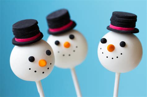 I can't possibly wait until december 25th for my christmas pud and with these bitesize christmas pudding cake pops you don't have to. New Years Cake Pops Recipe