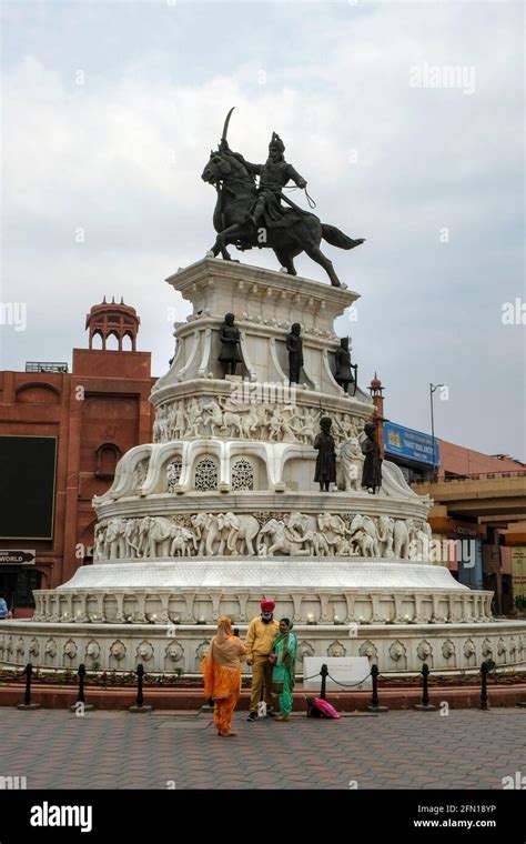Amritsar India May 2021 Maharaja Ranjit Singh Statue In Amritsar On