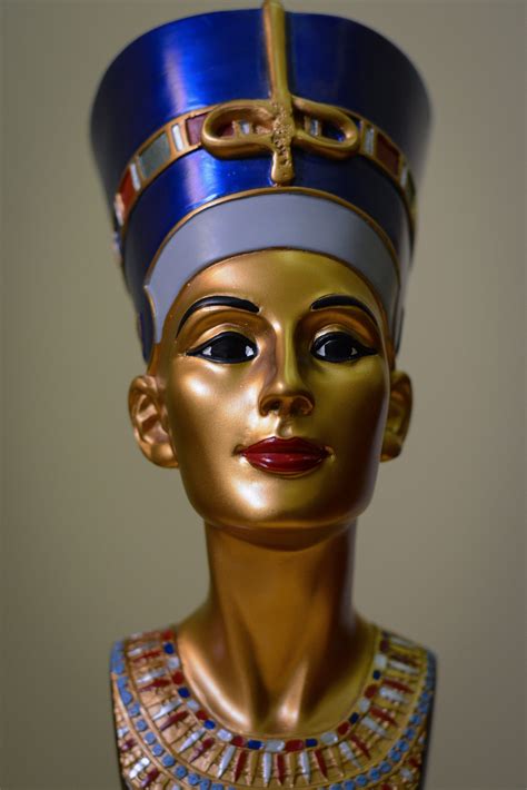 Statue Of Egyptian Art Queen Nefertiti Bust Large Hand Painted Gold