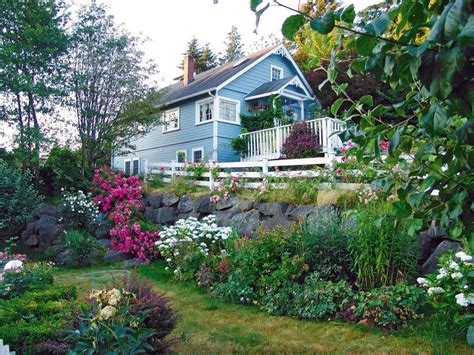 Wshgnet Orchard House — An English Cottage Garden The Garden