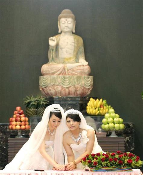 Couple Wed In First Same Sex Buddhist Service In Taiwan Taipei Times