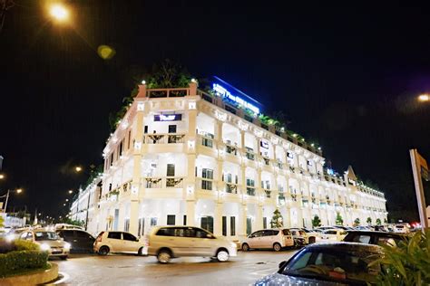 Popular cheap hotels in batu pahat include crystal inn, pinetree hotel, and the silver inn. irenelilyk.blogspot.com: Sky Garden (老街坊空中花园) - Batu Pahat ...