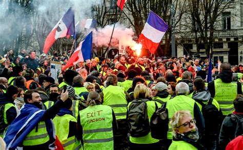 France Clashes As Police Crack Down On Yellow Vest Protests Dd News