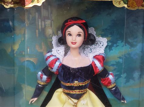 Disney Snow White Barbie Doll Ph