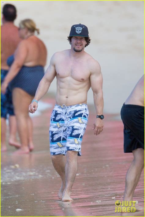 Photo Mark Wahlberg Shows Off Ripped Shirtless Body In Barbados 39