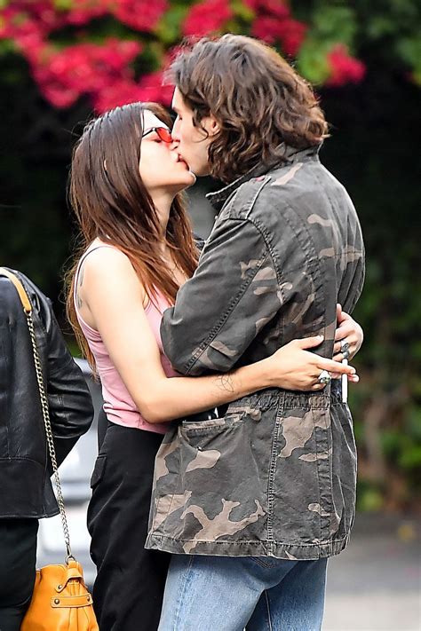 I don't really like nirvana that much. Frances Bean Cobain Celebrates her art opening with a Kiss ...