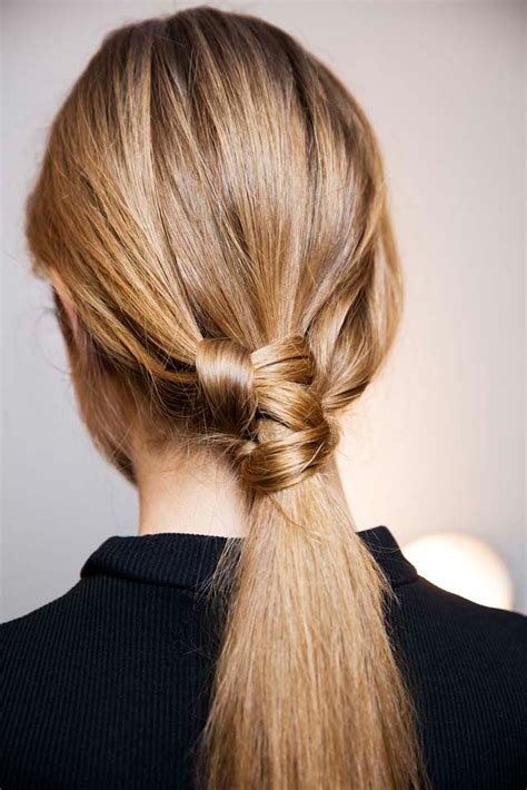 Just remember that you usually need a foot and a half of paracord for the center. Step-by-Step: Learn How-To Style the Cobra Braid with Jon Reyman for Aveda | estetica.it