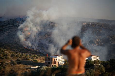 Δεύτερη μέρα της μάχης με την πύρινη λαίλαπα. Φωτιά τώρα Ανάβυσσος: Σκληρή η μάχη των πυροσβεστών ...