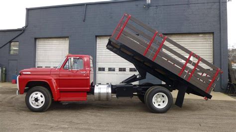 Daily Slideshow 1967 Ford F 700 Is An Old School Workhorse Ford Trucks