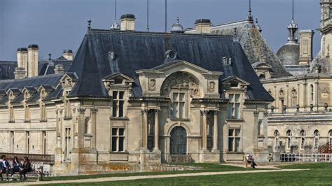 Le Châtelet Du Château De Chantilly Hd Photo By Pascal Bernardon