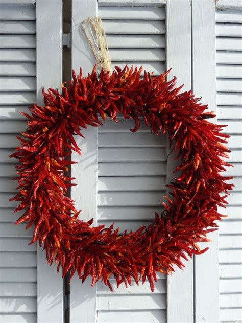10 Unexpectedly Cool Holiday Wreaths Dried Red Chili Peppers Kitchen