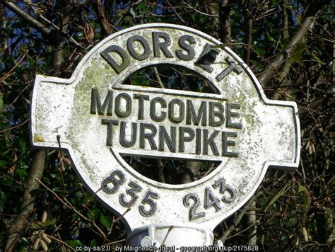 Sign Motcombe Turnpike © Maigheach Gheal Cc By Sa20 Geograph