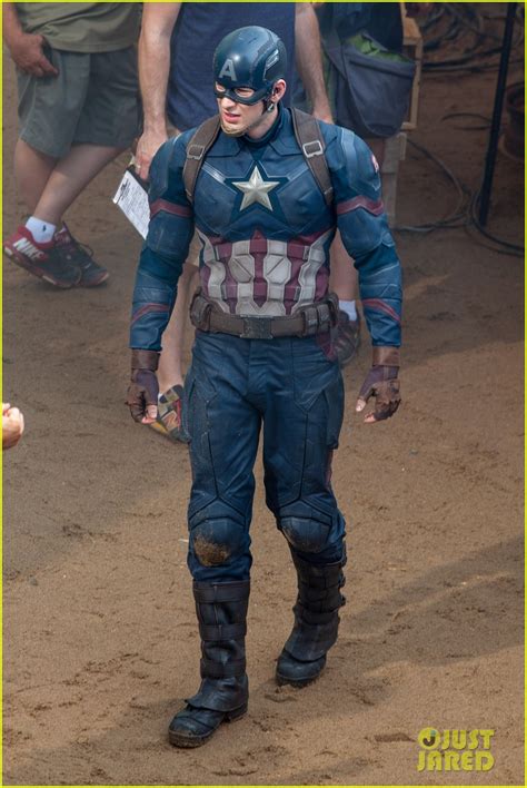 Chris Evans Suits Up For Captain America Civil War Photo 3372822