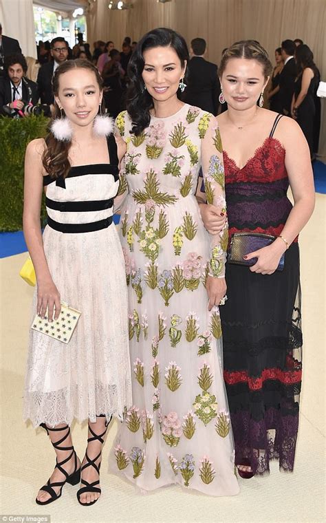 Wendi Murdoch Takes Daughters Chloe And Grace To Met Ball Daily Mail
