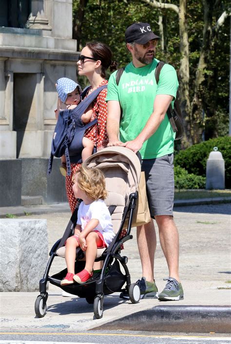 Olivia Wilde Spends a family day with Jason Sudeikis and their kids 