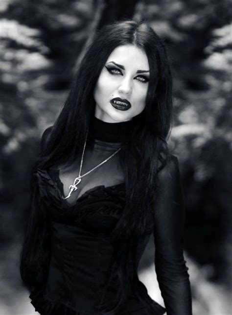 20 Super Awesome Vampire Halloween Costume Ideas Flawssy