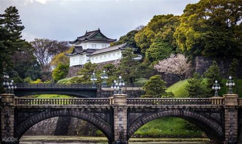 Imperial Palace Highlights Tour With National Licensed Guide In Tokyo