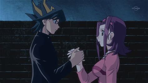 Aki Izayoi Holding Hands With Yusei Yu Gi Oh 5ds Yugioh Dragon Cards Romantic Anime
