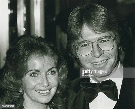 John Denver With Annie Photos And Premium High Res Pictures Getty Images