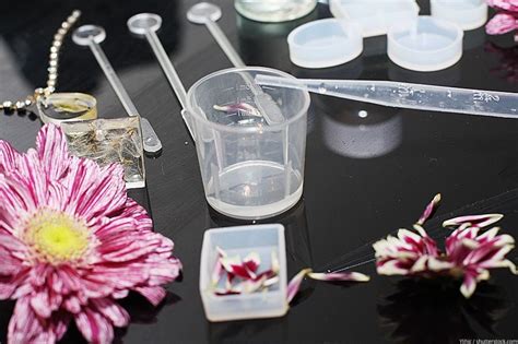 9 how to set roses in clear resin. Preserving Flowers in Resin - How to Cast Fresh Flowers in ...