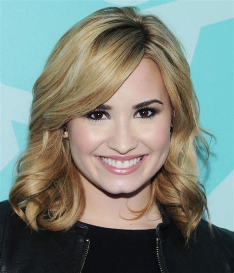 32 Demi Lovato Hair Looks - Pretty Designs