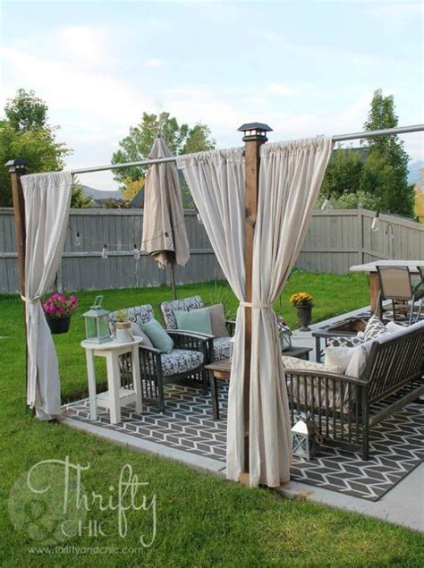 If you are like me you want your backyard space to be a relaxing place without feeling like someone is watching you. How to Get Backyard Privacy Without a Fence | Hometalk