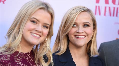 Reese Witherspoon And Daughter Ava Look Like Twins In New Ski Selfie