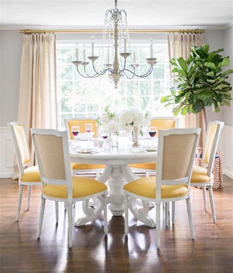 Designed with a charming modern farmhouse aesthetic, pose features elegant dining nook dining room design dining set large round dining table formal dining tables table and. 20 Super Smart Ideas For Decorating Small Dining Room