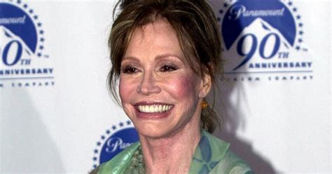 Mary Tyler Moore Laid To Rest In Connecticut The Irish News