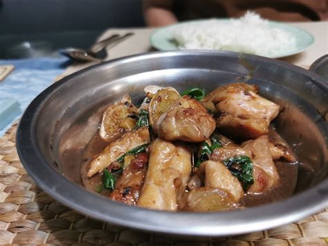The Classic Chinese Ginger Scallion Chicken Is An Evergreen Favourite