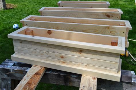 Today's contributor is sara from the aqua house. How To Build Flower Boxes | Window planter boxes, Wood ...