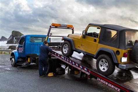 If you are in need for a tow truck, we deliver! Analyzing The Differences Between Flatbed Towing and Tow ...