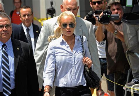 Lindsay Lohan Faces Assault And Battery Lawsuit Huffpost Entertainment