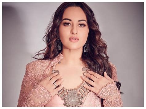 Sonakshi Sinha Has Proved Many Times That She Is The Real Fashion Queen See Photos Sonakshi
