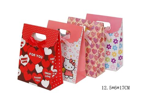 So if you are thinking about what to gift on valentine's day, then just scroll through this page to find cute valentines day gifts for. China Valentine′s Day Gift Bag - China Paper Bag, Gift ...