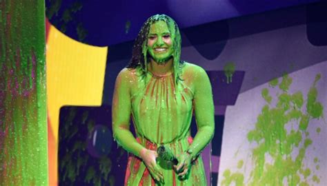 Ekspresi Demi Lovato Saat Disemprot Slime Di Kids Choice Awards Foto