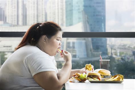 Understanding Binge Eating Disorder Causes Symptoms And Treatment
