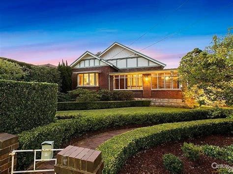 Their artistry and design elements are synonymous with comfort and style in direct. California Bungalow architectural style in Australia | California bungalow, Craftsman bungalow ...