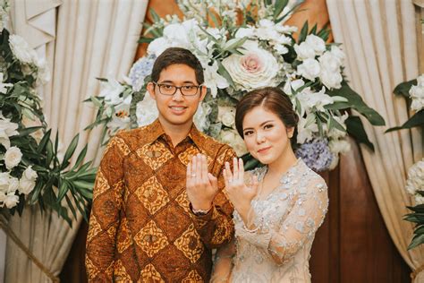 Ukuran all size.maksudnya untuk yg cowok l & cewek m. Inspirasi Baju Lamaran Buat Cowok, Ternyata Banyak Juga ...