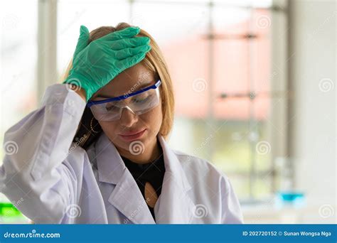 Women In The Chemistry Laboratory In The Science Laboratory Stock Photo