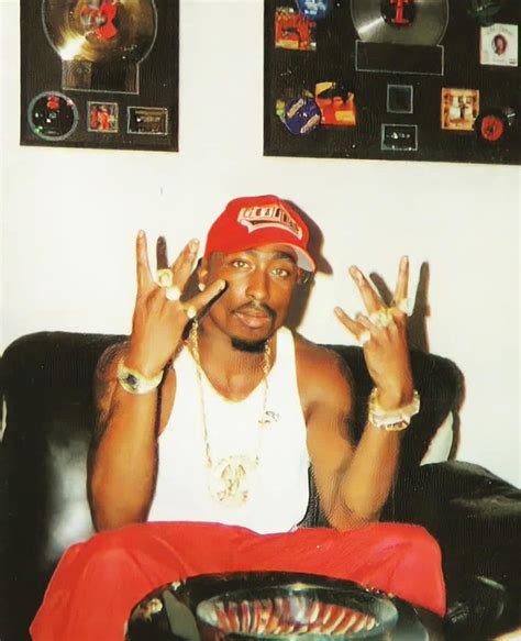 Pin By Naomi Jakson On Casual Tupac Pictures Tupac 90s Rappers Aesthetic