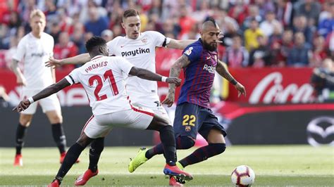 Sevilla in la liga 4 pos (45 points) in champions league 2 pos (13 points) more games. Sevilla vs Barcelona: Uno a uno del Barça: Arturo Vidal ...