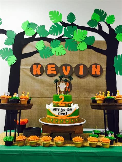 Safari themed birthday party decorations. Jungle themed birthday party with DIY decorations ...