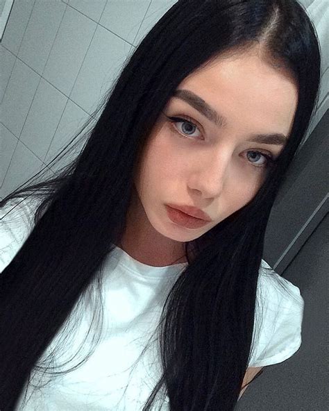 Olya ⛓ On Instagram “В Волгограде слишком холодно пора уезжать к морю 🌊” Beauty Girl Aesthetic