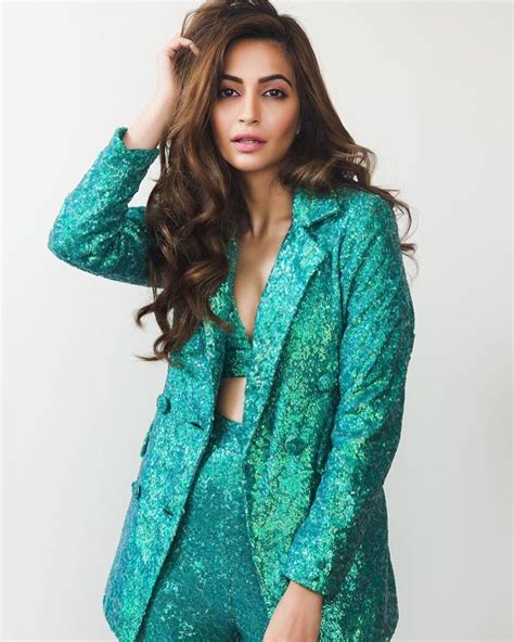 Pagalpanti Actress Kriti Kharbanda Looks Exquisite In A Green Attire See The Pictures The