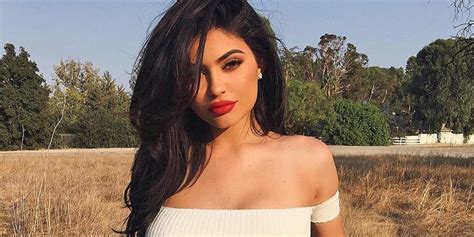Kylie Jenners Plastic Surgeon Has A Message About Her Lip Fillers